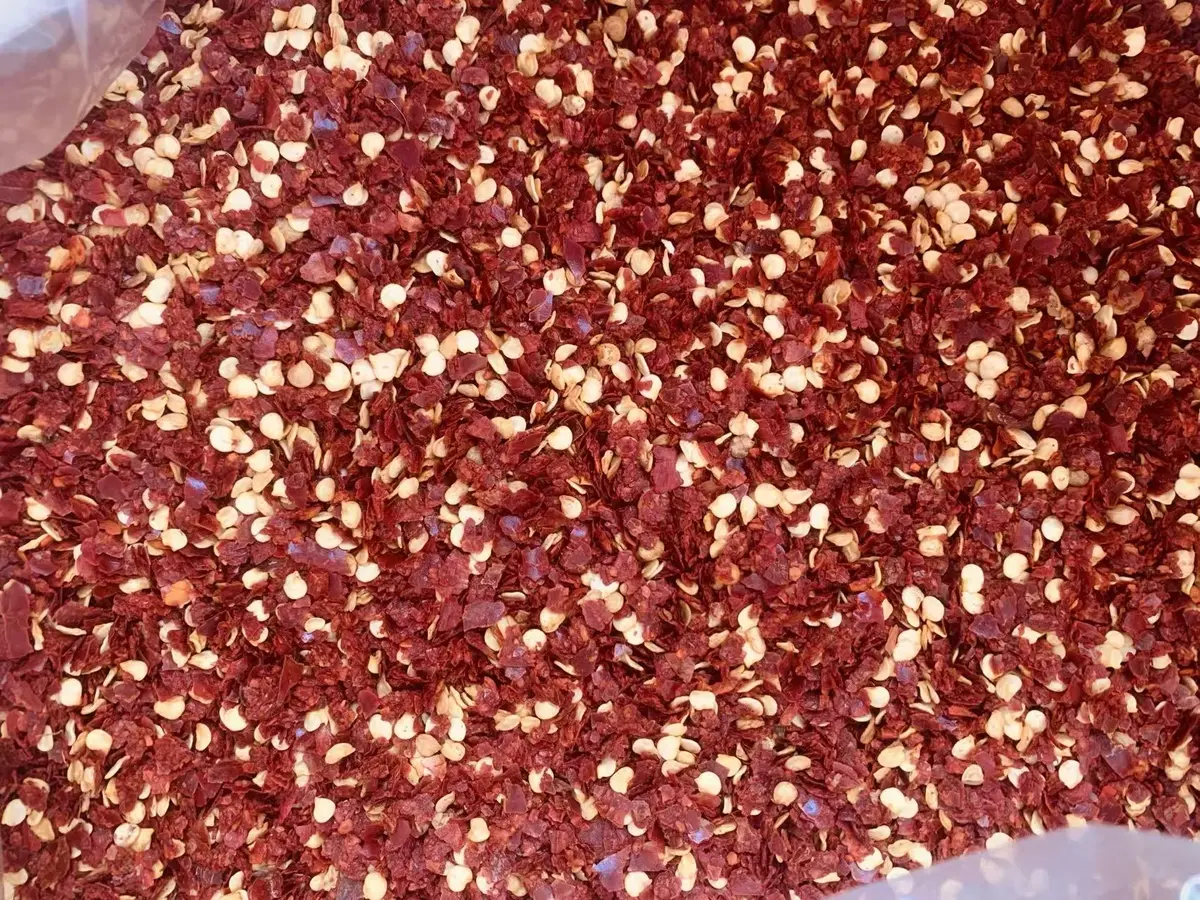 Crushed red chilli flakes with seeds